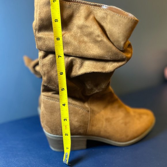 George SLOUCH BOOTS IN TOBACCO SUEDE, WRINKLED MID-CALF, LOOSE, LOW HEEL - Picture 2 of 10